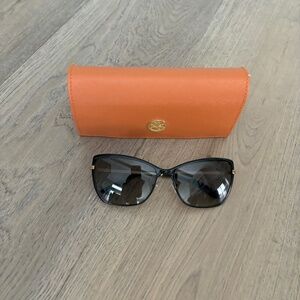 Tory Burch TY6025 Sunglasses Black/Gold